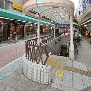 静岡駅地下K8出口をでて、まっすぐ歩きます。